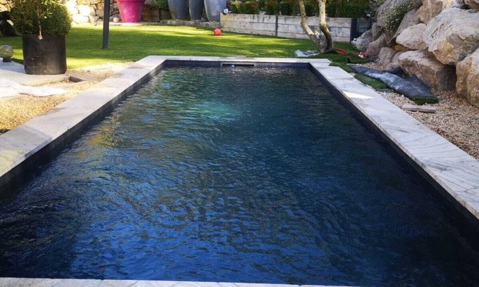 Meyrargues Villa | Villa Aix en Provence in a green setting with swimming pool surrounded by nature