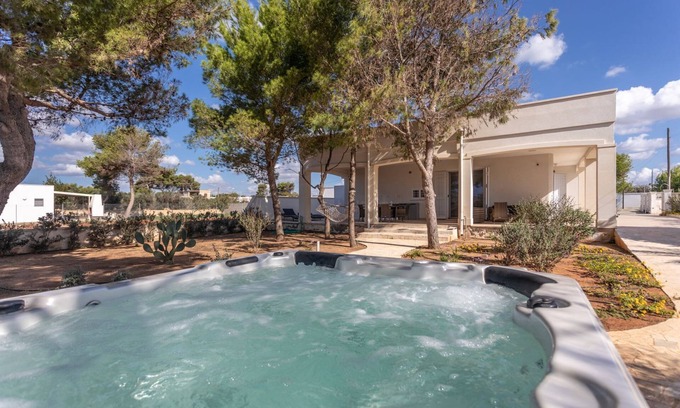 Torre San Giovanni Villa | Villa Alba in Torre San Giovanni with Jacuzzi, by Apulia home