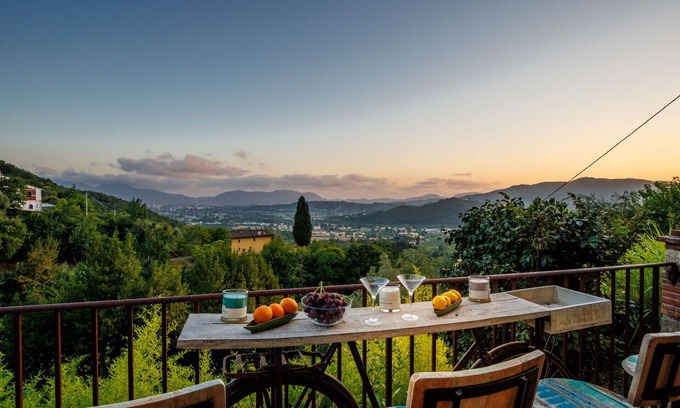 Nozanno Villa | Villa Alice, panoramic stone farmhouse to sleep 10 with pool in Lucca