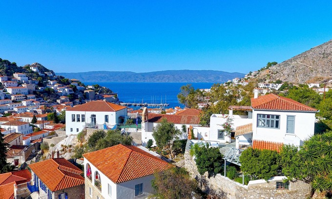 idhra House | Villa Alma - Large spacious house close to the port