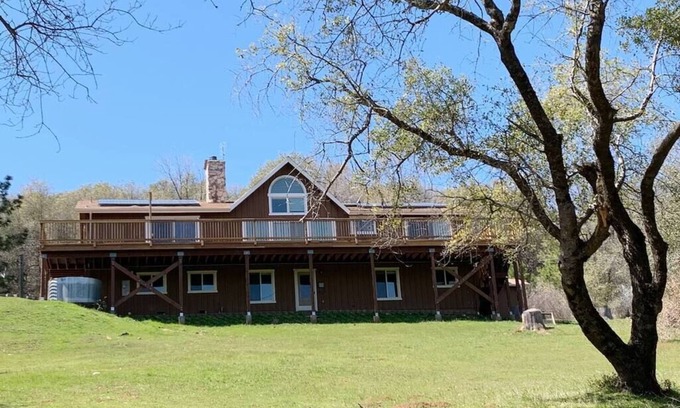 Mariposa House | Villa Alta Vista at Yosemite- Views and Game Room