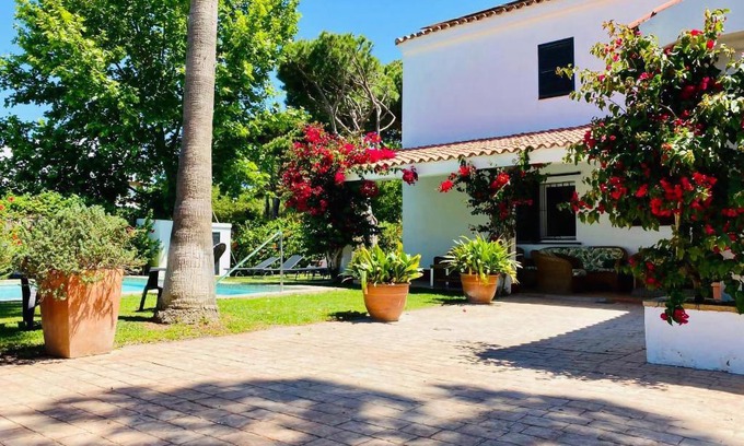 Cabo Roche Villa | Villa América Chalet Independiente con Piscina en Urbanización Roche Conil Cádiz Andalucía España