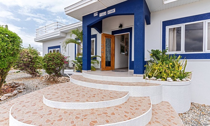 Sero Colorado House | Villa Amarc: Family Fun, Kite Surf, Balcony View minutes to Rodgers/Baby Beach!