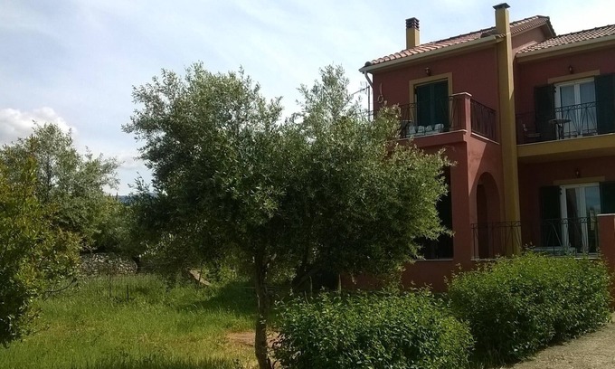 Karavomylos Villa | VILLA ANDREAS Family- friendly & friends- friendly