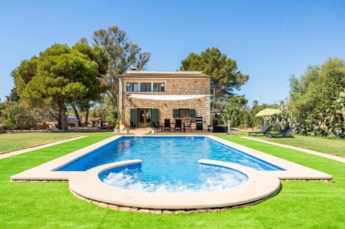 Campos Villa | Villa Angela