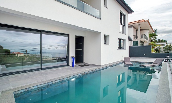 Monte Villa | Villa 'Angela' with Sea View, Private Pool and Wi-Fi