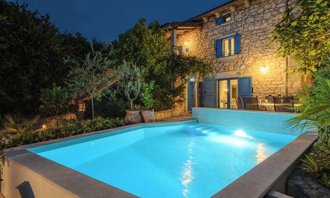 Musalez Villa | Villa Annette with pool and sauna, surrounded by greenery, near Porec.