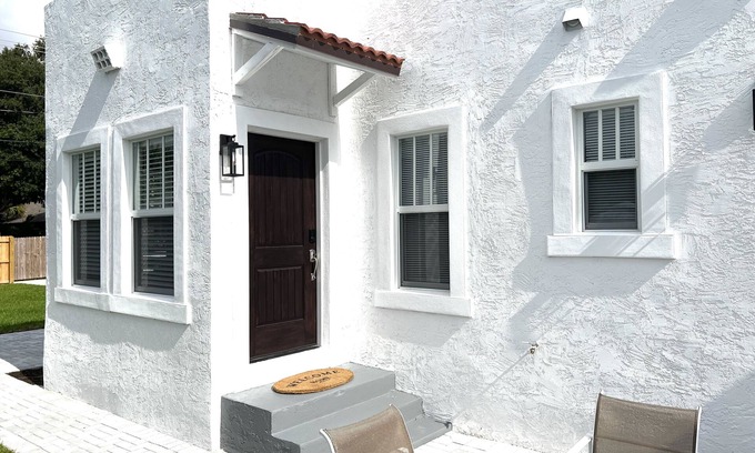 Mango Groves Villa | Villa Aqua Historic fully restored villa close to beach and down town