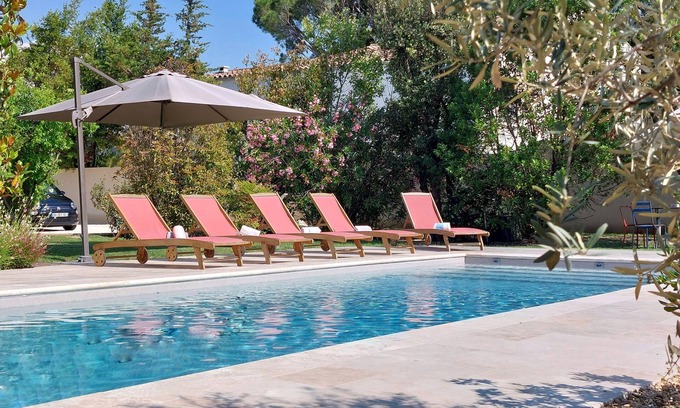 St.-Remy-de-Provence Villa | Villa Art-Déco, 5 mn walk from the city center of Saint-Rémy- Pool, Clim - 4ps