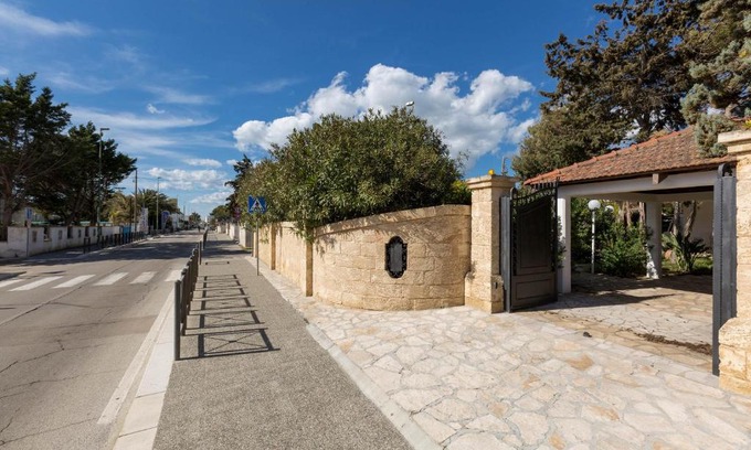 Torre Lapillo Villa | Villa Ariel by BarbarHouse