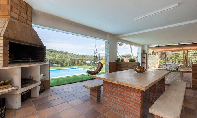 Llinars del Valles Villa | Villa "Armonia Completa" with Mountain View, Private Pool & Wi-Fi