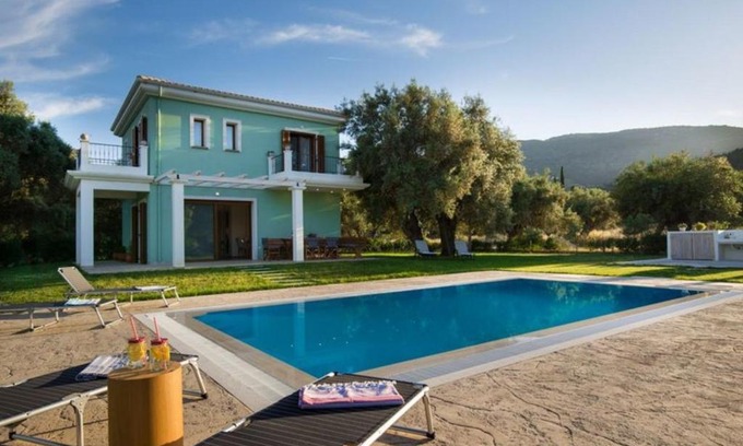 Lygia Villa | Villa Asprolia