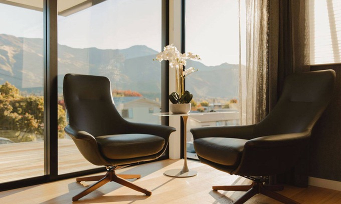 Wanaka Villa | Villa Aurora | Gas Fire +AC + BBQ