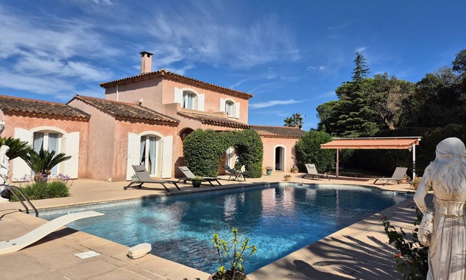 Preconil Villa | VILLA AVEC PISCINE LES ÉCUREUILS