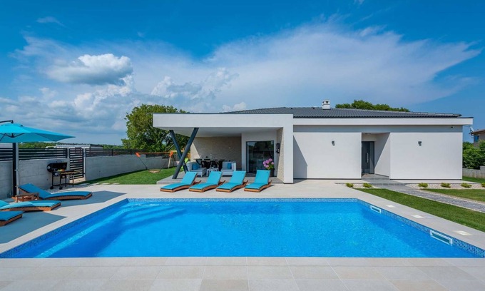 Mali Vareski Villa | Villa Bambina with Heated Pool