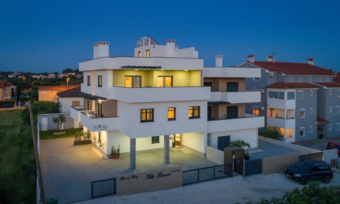 Gregovica Apartment | Villa Barmel Apartment with balcony (Apt 2)