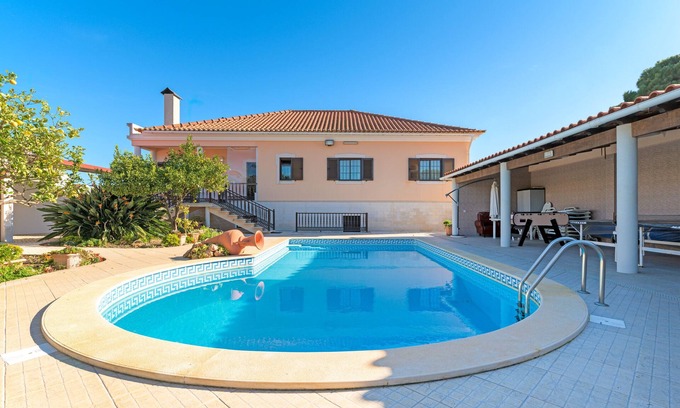 Aldeia de Brescos Villa | Villa 'Beautiful Deluxe 4 Bedroom' with Private Pool, Private Garden and Wi-Fi