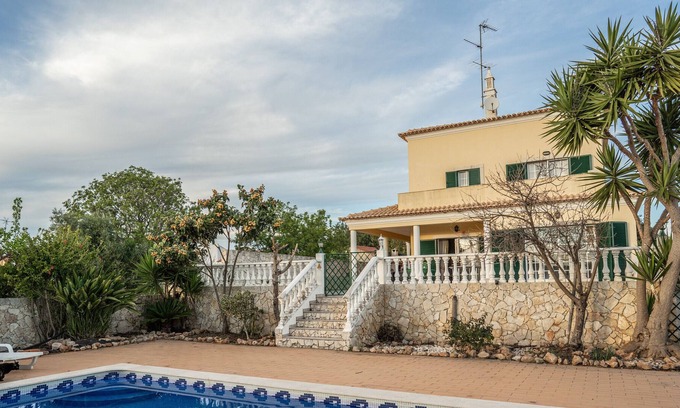 Barrocal Villa | Villa 'Bee Home Alojamento Local' with Private Pool, Private Terrace and Wi-Fi