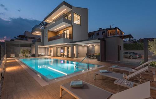 Fazana Villa | Villa Bellatrix in Fažana with beach front and sea view