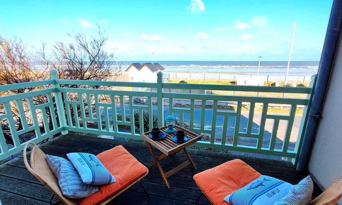 Ouistreham Villa | Villa Bellevue - Anglo-Norman seafront house