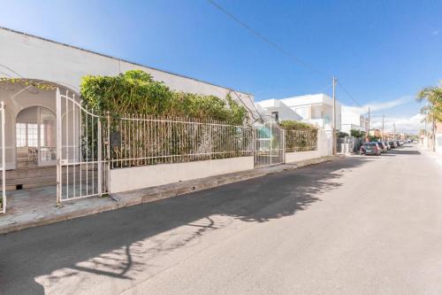 Porto Cesareo House | Villa Biancarosa by BarbarHouse