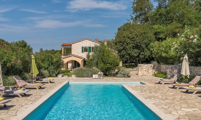Stanisovi Villa | Villa Biljana with Shared Pool in Resort Vlakovo