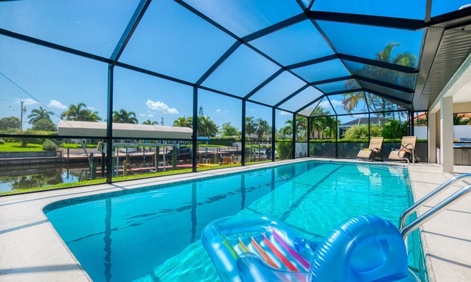 Caloosahatchee Villa | VILLA BOATERS DREAM – HEATED POOL & SPA | GULF ACCESS | BOAT RENTAL + TOURS VOUCHER INCL.