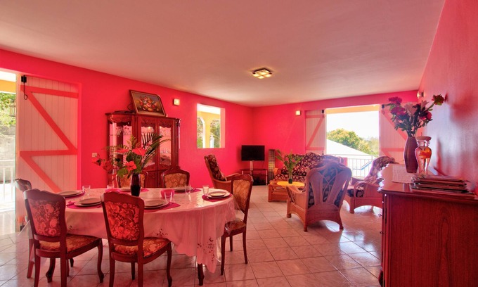 Mahaut Villa | VILLA BOUILLANTE in a pleasant setting