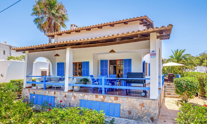 Cala Figuera House | Villa Cala Figuera with Outdoor Terrace and Wi-Fi