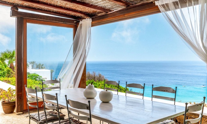 Elia Villa | Villa "Calma Beach House" with Private Terrace & Wi-Fi