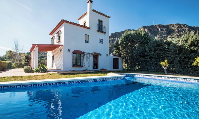 Alora Villa | Villa "Caminito del Rey" with Mountain Views, Pool, Garden, Air Conditioning and Wi-Fi