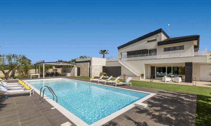 Noci Villa | Villa Campanella by Villa Plus