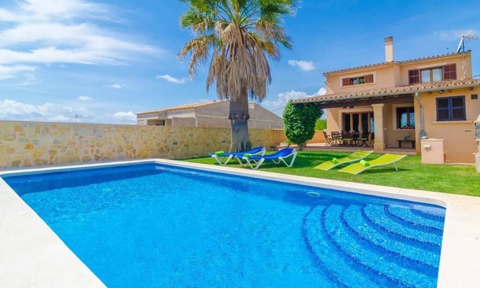 Vilafranca de Bonany Villa | Villa 'Carles' with Mountain View, Private Pool and Wi-Fi