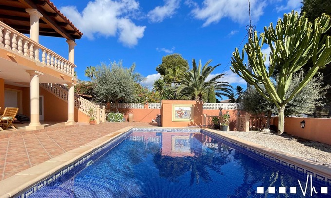 Moravit Villa | Villa CARRASQUETA in Moraira – 5 bedrooms, private pool, barbecue and terraces with views. 800 metres from the beach.