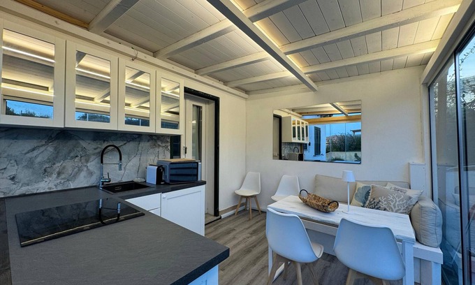 Santa Teresa di Gallura Villa | Villa Carrie- Coral Bay Apartment to enjoy relaxation at a stone's throw from the sea