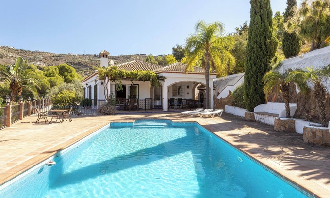 Jete Villa | Villa Casa Cristina with Mountain View, Pool, Garden, A/C & Wi-Fi