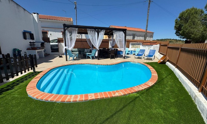 Evora Villa | Villa 'Casa D’ Avó Lita' with Private Pool, Private Terrace and Wi-Fi