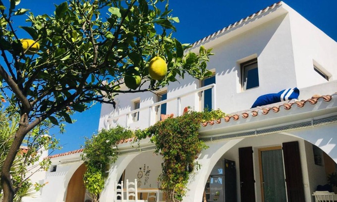 Sarroch Villa | Villa 'Casa Namaste' with Sea View, Wi-Fi and Air Conditioning