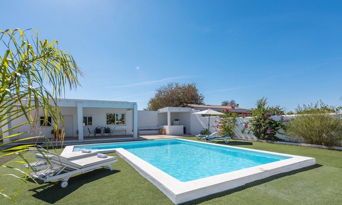 Marchena Villa | Villa "Casa Rural Villa Woris" with Private Pool, Private Garden & Wi-Fi