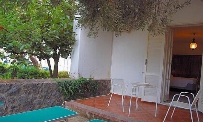 Casamicciola Terme House | Villa Chiaretta A, fully refundable with voucher*: A spacious one-story studio apartment located on a hillside, facing the sea.