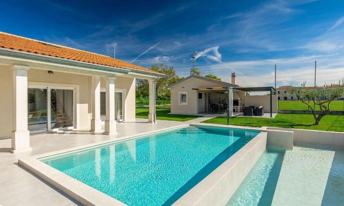 Nova Vas Villa | Villa Civitan with infinity pool in Novigrad