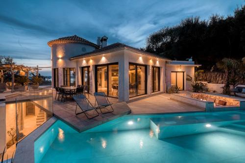 Cavaliere Villa | Villa climatisée au Lavandou avec vue mer avec piscine chauffée