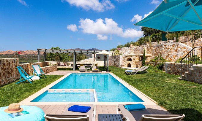 Achlades Villa | Villa complex nearby Rethymno with stunning countryside views!
