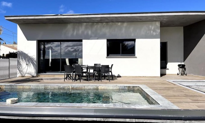 Clarensac Villa | villa contemporaine avec piscine