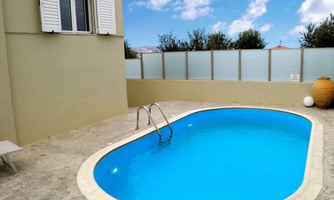 Malevizi Villa | Villa Cool with Private Pool, Mountain & Sea View