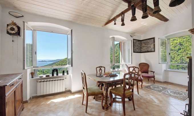 Semorile Villa | Villa 'Cottage Rustico Con Vista Mare' with Sea View, Shared Terrace and Wi-Fi