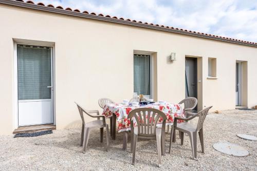 Curzon House | Villa de Céline