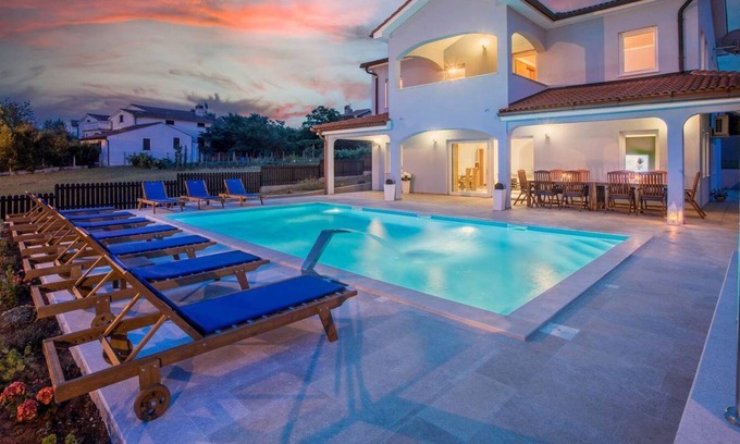 Musalez Villa | Villa Deep Blue with whirlpool, sauna and heated pool with solar cover.