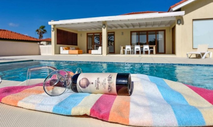 Noord House | Villa Di Oro!Close to Palm Beach!