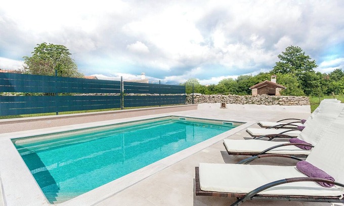 Modrusani Villa | Villa Doda with 2 bedrooms, garden, heated pool and sauna in Istria